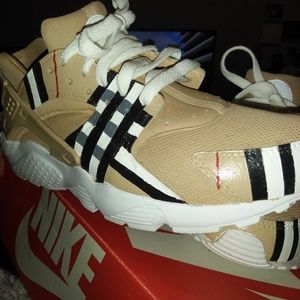 Custom Nike Huarache 6Y/Women 7.5